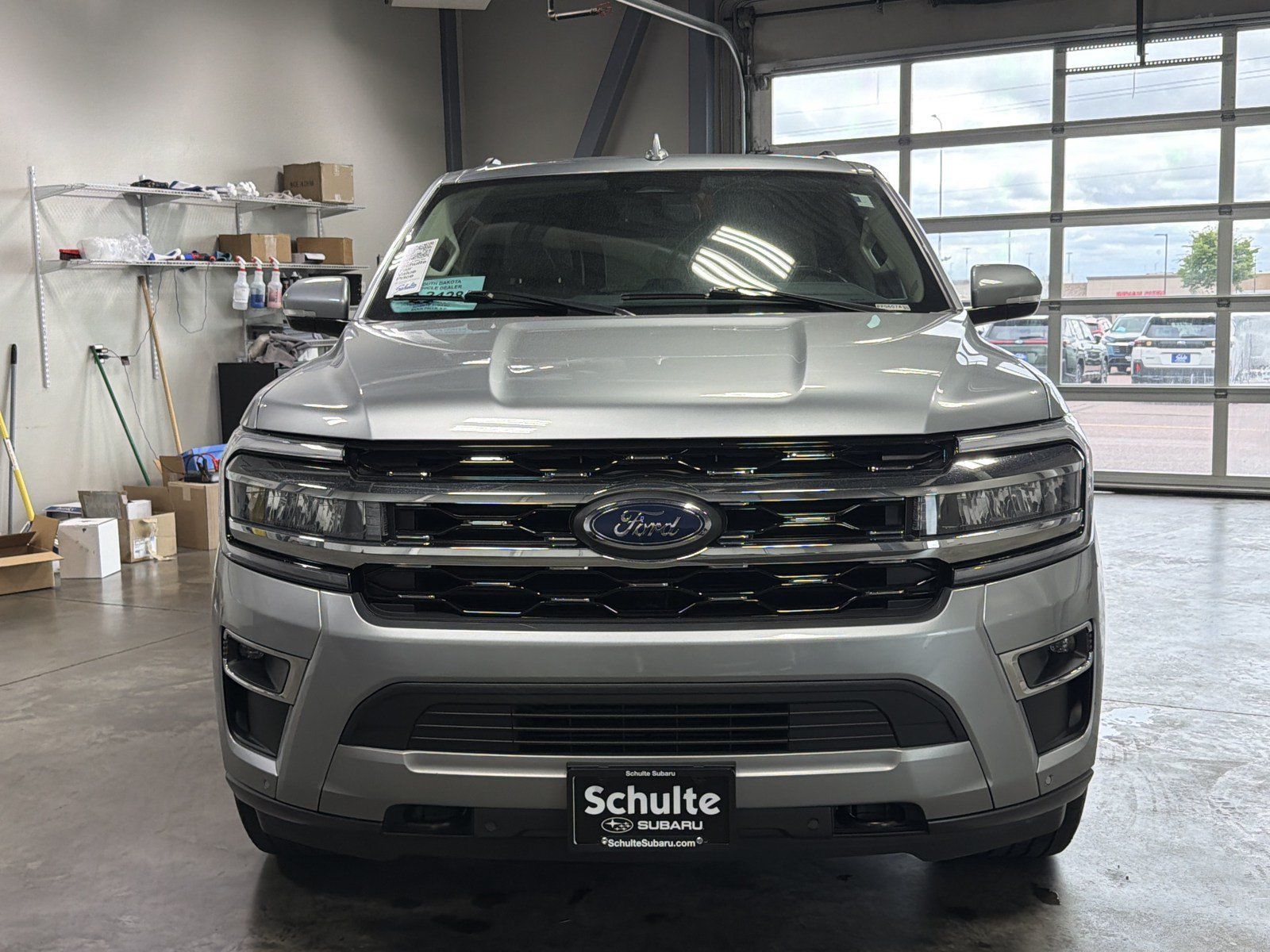 Used 2023 Ford Expedition Limited AWD/4WD image 2