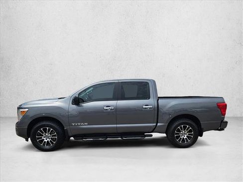 Used 2021 Nissan Titan SV w/ SV Convenience Package RWD image 9