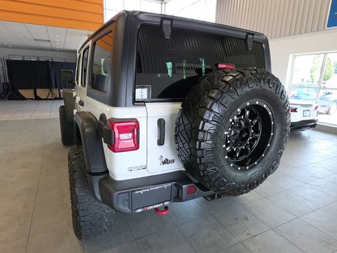 Used 2018 Jeep Wrangler Unlimited Rubicon w/ Dual Top Group AWD/4WD image 11