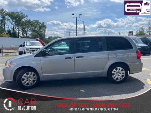 Used 2019 Dodge Grand Caravan SE FWD image 4