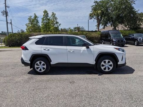 Used 2021 Toyota RAV4 LE AWD/4WD image 3