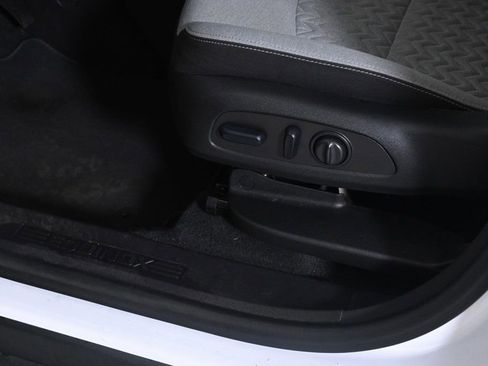 Used 2024 Chevrolet Equinox LS w/ LS Convenience Package image 20