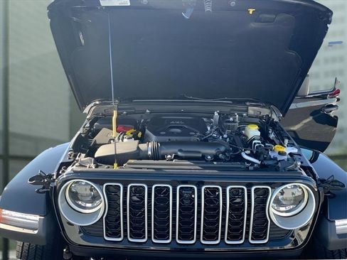 New 2025 Jeep Wrangler Sahara AWD/4WD image 20