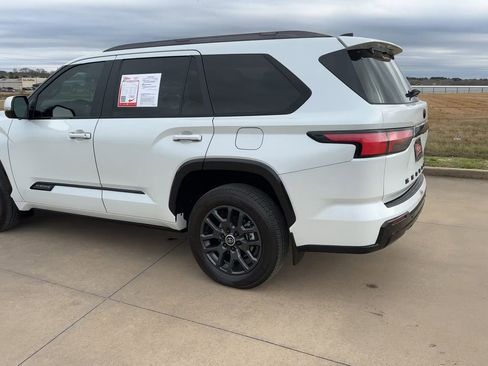 Used 2024 Toyota Sequoia Platinum image 7