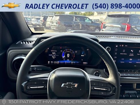 Used 2024 Chevrolet Colorado ZR2 w/ Technology Package AWD/4WD image 9