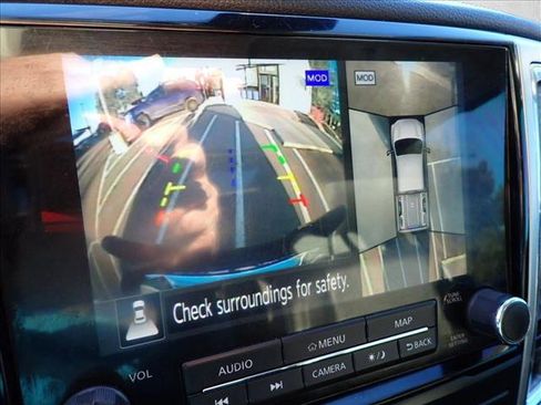 Used 2020 Nissan Titan SL w/ Moonroof Package image 25