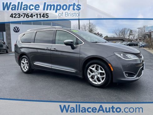 Used 2020 Chrysler Pacifica Limited image 1