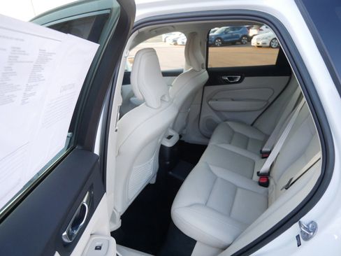 Certified 2023 Volvo XC60 T8 Core image 9