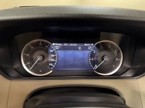 Used 2022 Land Rover Range Rover Velar R-Dynamic S image 12