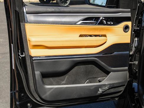 New 2023 Jeep Grand Wagoneer Series III image 25