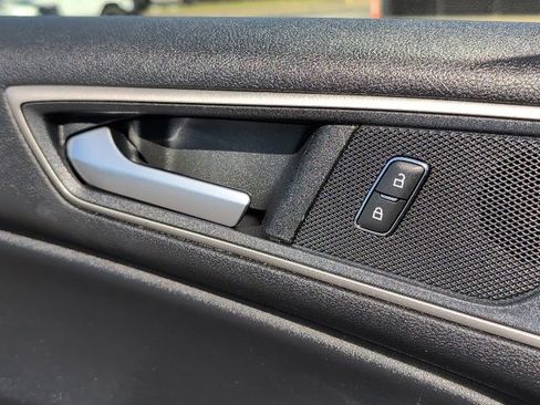 Used 2022 Ford Edge SEL w/ Convenience Package image 16