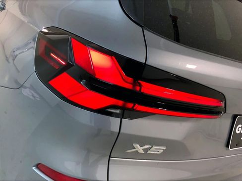 New 2026 BMW X5 xDrive50e w/ Executive Package image 3