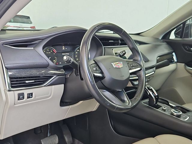Used 2022 Cadillac XT4 Premium Luxury w/ Enhanced Visibility Package FWD image 10