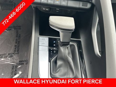 Used 2024 Hyundai Elantra SEL FWD image 21