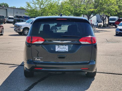 Used 2023 Chrysler Voyager LX image 4