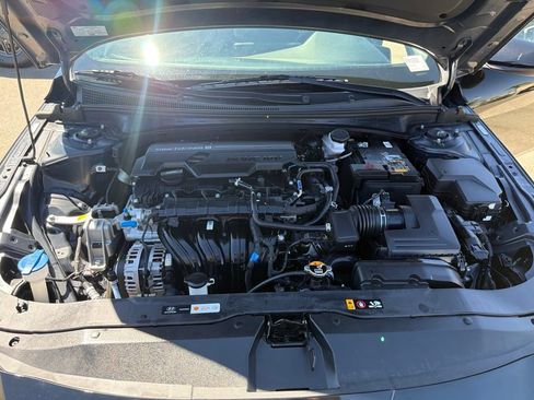 Used 2025 Hyundai Elantra Sport FWD image 14