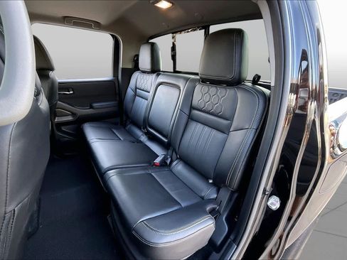 Used 2024 Nissan Frontier SL w/ Technology Package RWD image 17