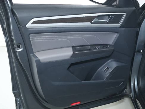 Certified 2023 Volkswagen Atlas SE image 17