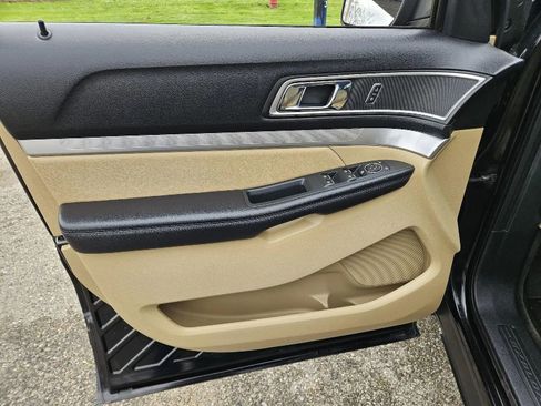 Used 2017 Ford Explorer XLT w/ Equipment Group 202A image 12