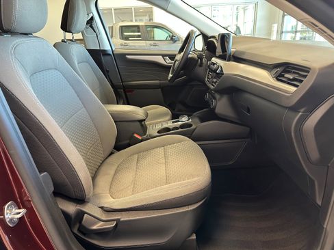 Used 2021 Ford Escape SE w/ SE Sport Appearance Package image 15