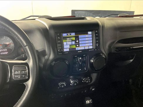 Used 2016 Jeep Wrangler Unlimited Sahara AWD/4WD image 7