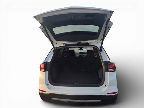 Used 2024 Chevrolet Equinox LT image 5