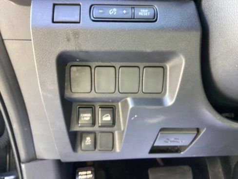 Used 2023 Nissan Frontier SV image 11