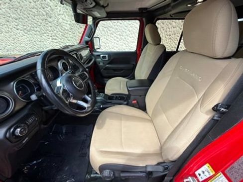 Used 2020 Jeep Gladiator Overland AWD/4WD image 12