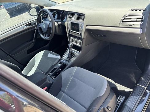 Used 2016 Volkswagen e-Golf SE FWD image 32