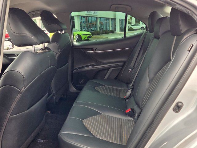 Used 2019 Toyota Camry SE FWD image 6