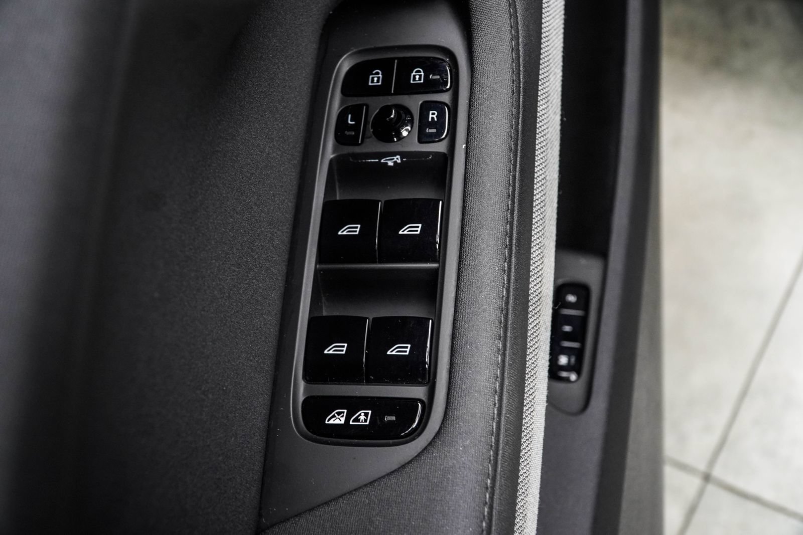 Used 2022 Polestar Polestar 2 w/ Pilot Package AWD/4WD image 36