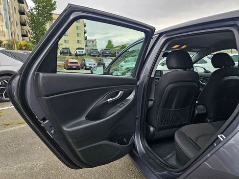 Used 2018 Hyundai Elantra GT FWD image 15