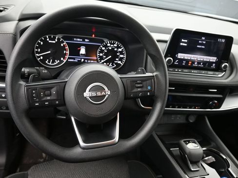 Used 2024 Nissan Rogue SV FWD image 17