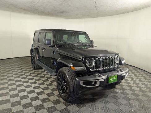Certified 2025 Jeep Wrangler Unlimited Sahara image 6