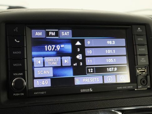 Used 2014 Chrysler Town & Country Touring image 28