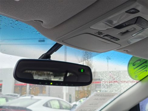 Used 2013 Toyota Sienna XLE image 28