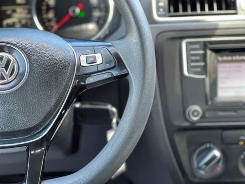 Used 2017 Volkswagen Jetta S image 31