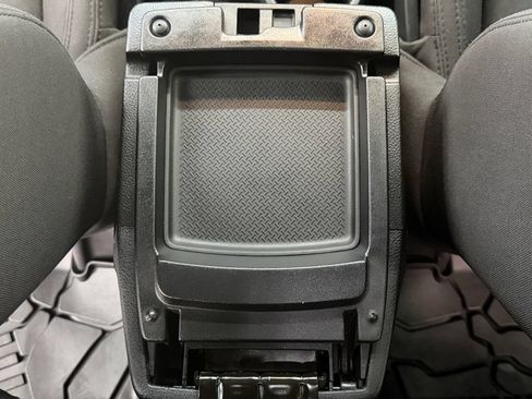 Used 2017 Jeep Wrangler Unlimited Sport AWD/4WD image 27