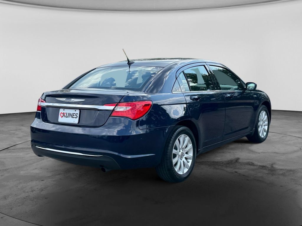 Used 2013 Chrysler 200 Touring FWD image 9