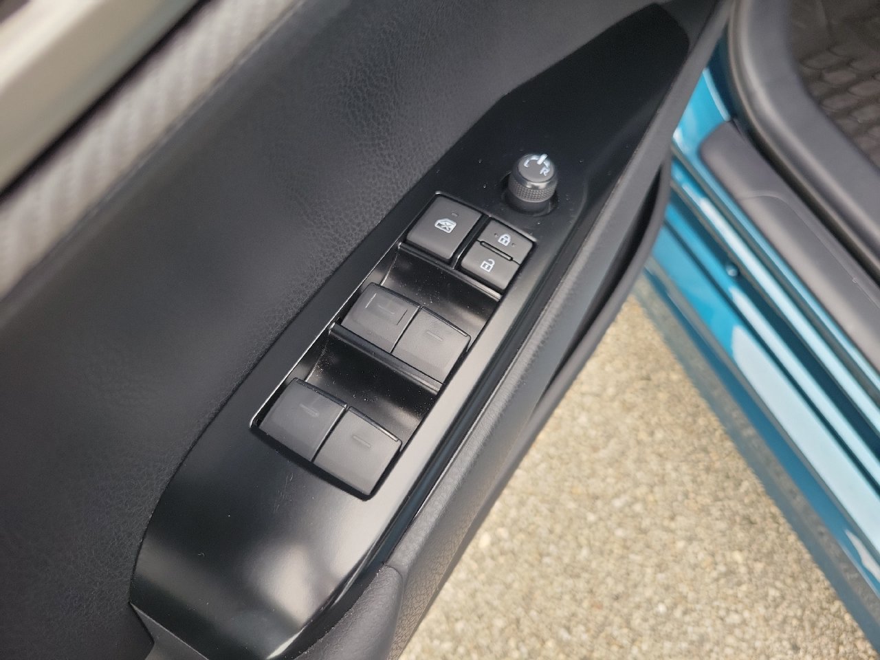 Used 2025 Toyota Camry SE FWD image 15