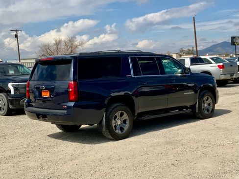 Used 2017 Chevrolet Suburban LT image 5