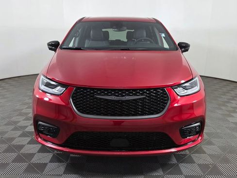 New 2026 Chrysler Pacifica Select image 2