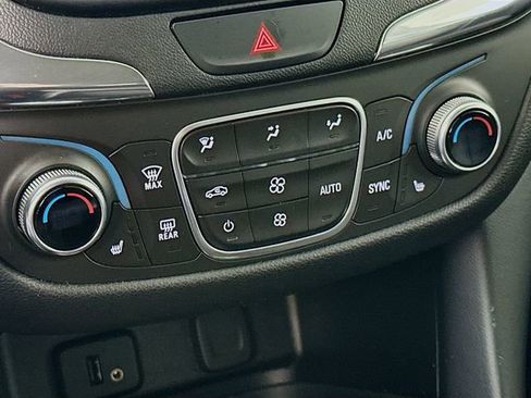 Used 2018 Chevrolet Equinox LT image 20