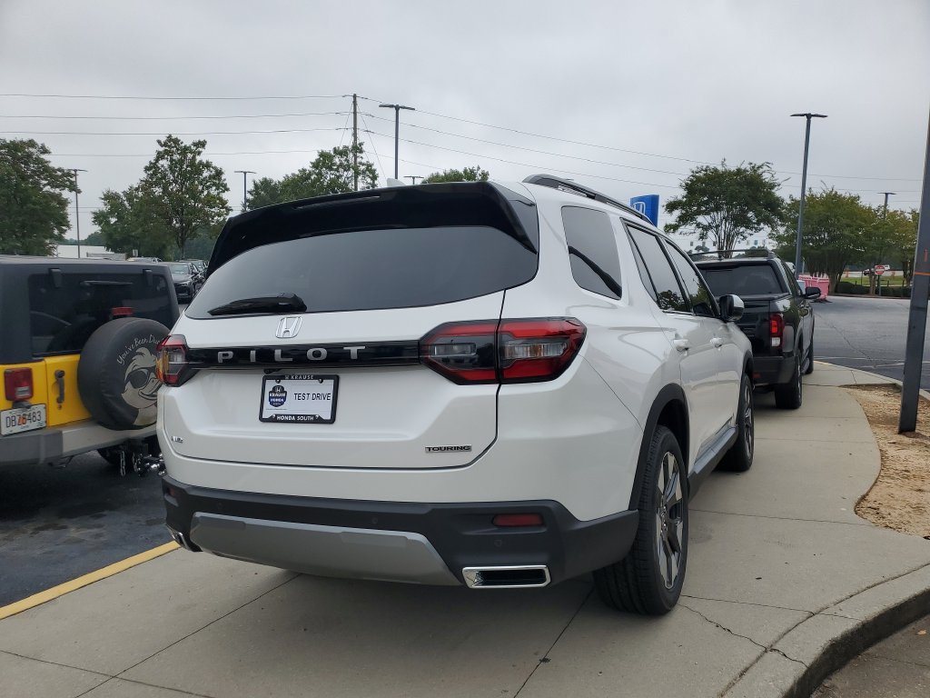 New 2026 Honda Pilot Touring image 7