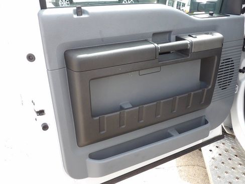 Used 2012 Ford F450 XLT w/ Ambulance Preparation Pkg RWD image 6