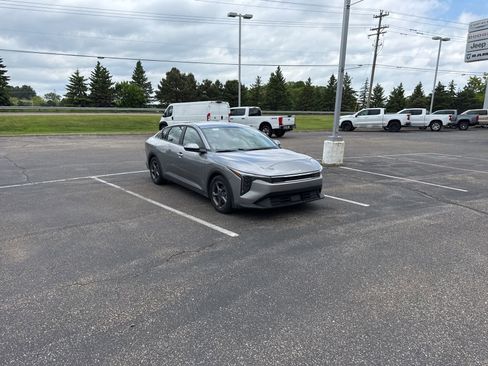 Used 2025 Kia K4 FWD image 1