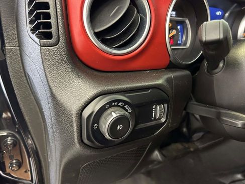 Used 2023 Jeep Wrangler Unlimited Rubicon w/ Cold Weather Group AWD/4WD image 21