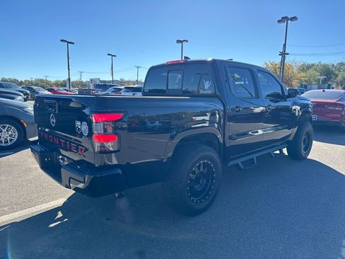 Used 2022 Nissan Frontier SV image 11
