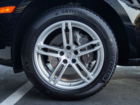 Certified 2023 Porsche Macan AWD/4WD image 12
