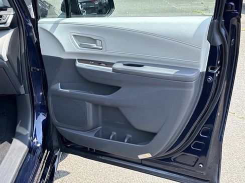 Used 2021 Toyota Sienna XLE w/ XLE Plus Package FWD image 8